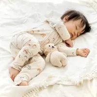 LIl&Izzy Zip Baby Grow – Unisex Rainbow